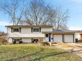 1018 Abbington Dr, Crystal Lake, IL 60014