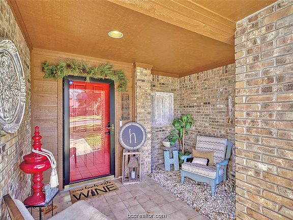 2nd image of 8107 Bunker Hill Ct