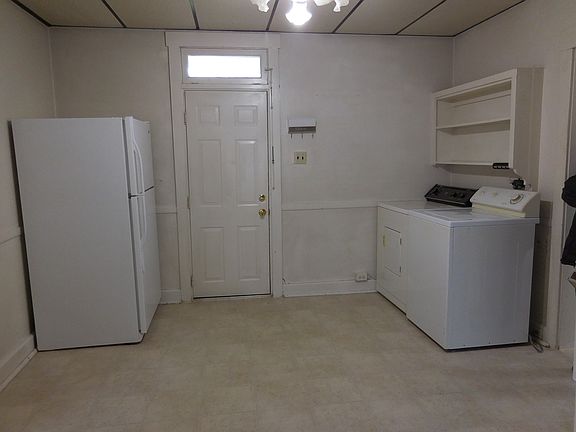 Kitchen with laundry Hook-ups