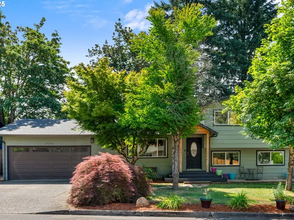 13216 Autumn Ln, Oregon City, OR 97045