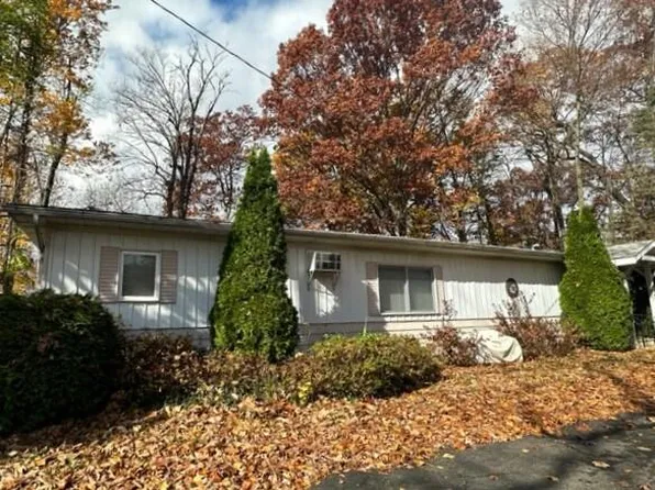 133 Indian Trl, Munith, MI 49259
