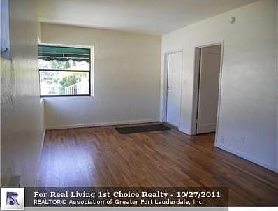 4th image of 14 SE 10th St APT A