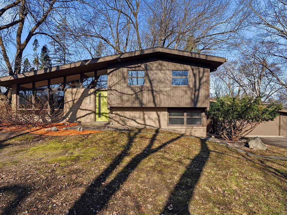 1st image of 15840 Woodgate Rd N