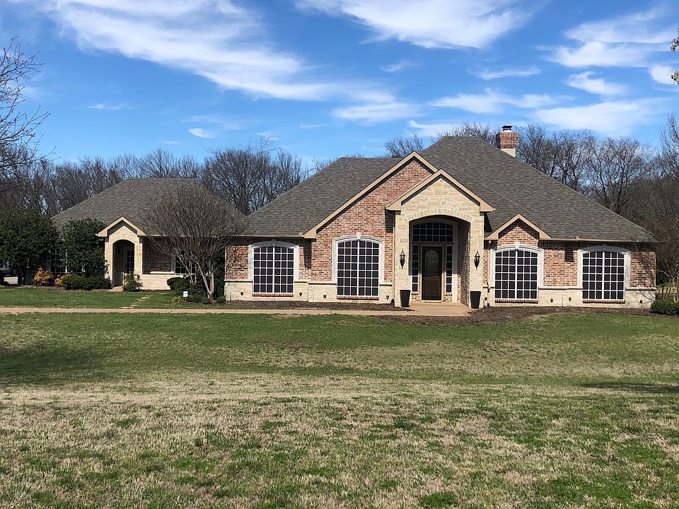 1st image of 18 Brookhollow Cir