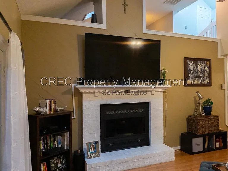 114 Queensbury Cir — Photo 4