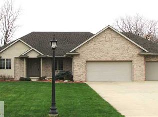 33 Three Oaks Rd, Okemos, MI 48864