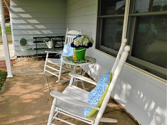 2nd image of 533 Stonybrook Dr