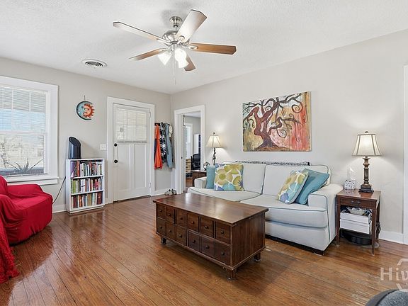 4th image of 19 Smith Avenue