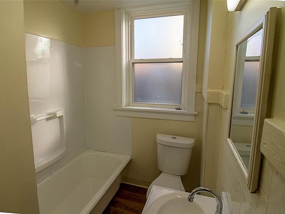 5th image of 4915 Lindenwood Ave Floor 1