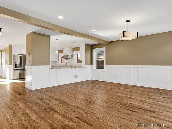 3rd image of 1006 E Oak Ave