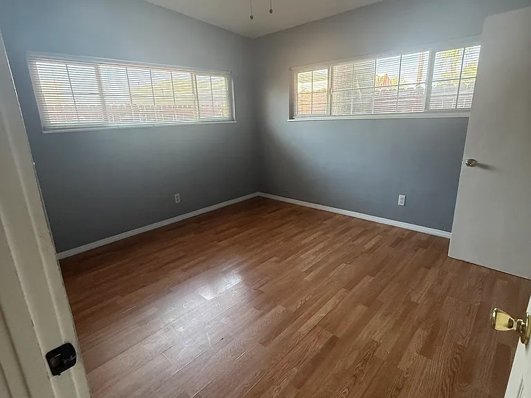 925 Magnolia Ave — Photo 3