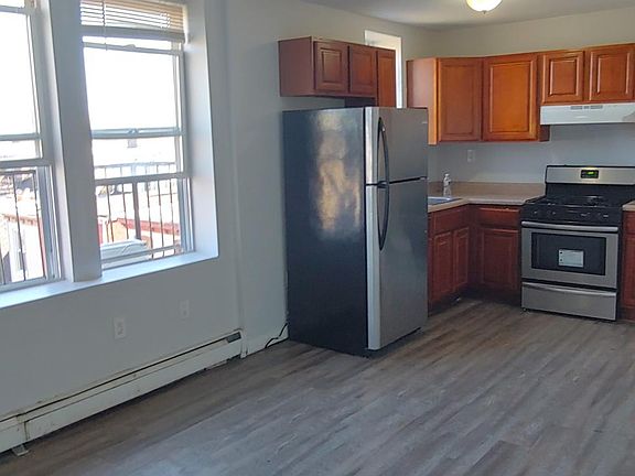 3rd image of 20 Emory St APT 305