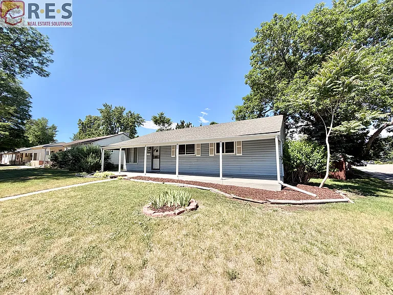3201 S Holly St — Photo 2