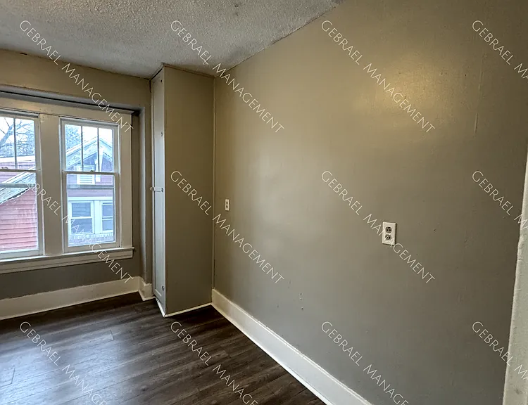 1635 Holmes St — Photo 3