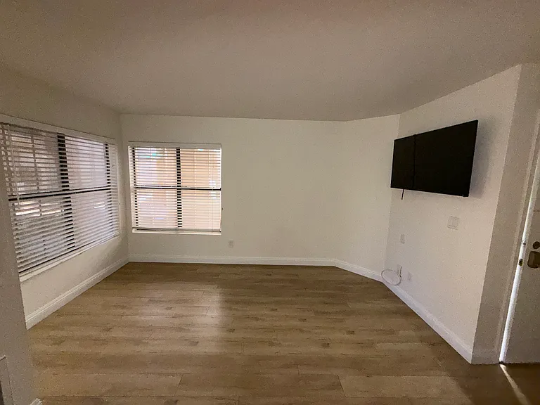 510 Elm Dr #102 — Photo 10