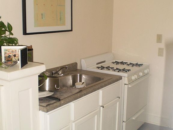 2nd image of 1831 Portland Ave #103