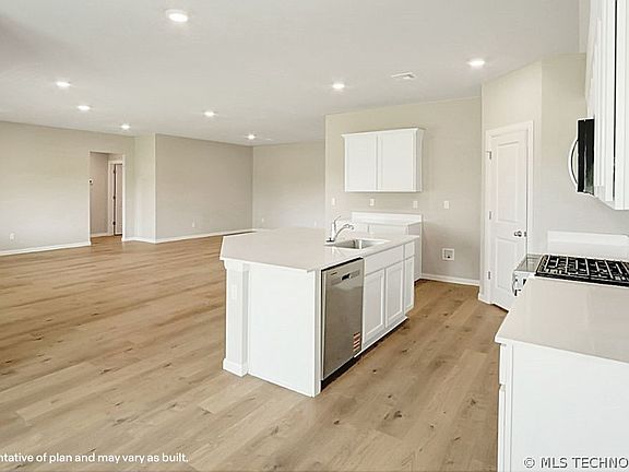 5th image of 22727 E 106th Pl S