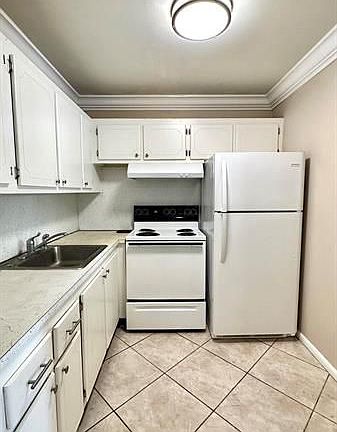 3rd image of 230 Sussex L