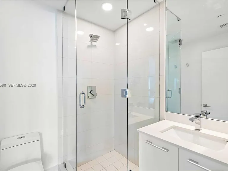 650 NE 32nd St #Penthouse 5201 — Photo 25