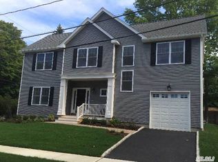 36 Gaines St, Huntington, NY 11743