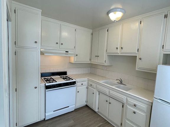 4th image of 3526 Preble Ave