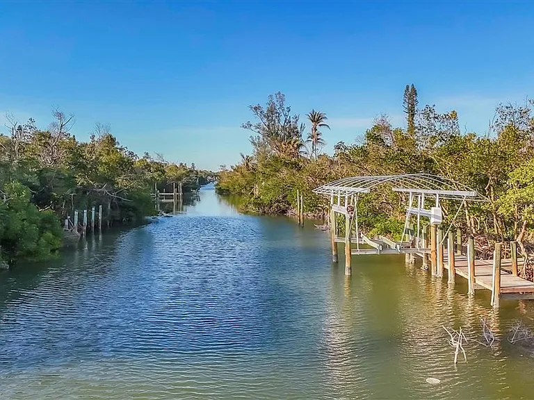 51 Palm Dr — Photo 38