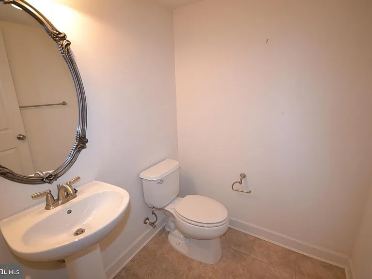 8921 Amelung St — Photo 19