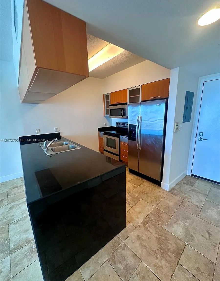 Opera Tower Condo — Photo 1