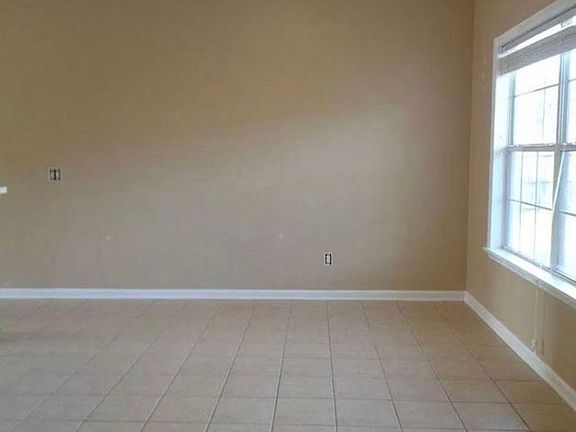4th image of 75 Courtyard Way #75