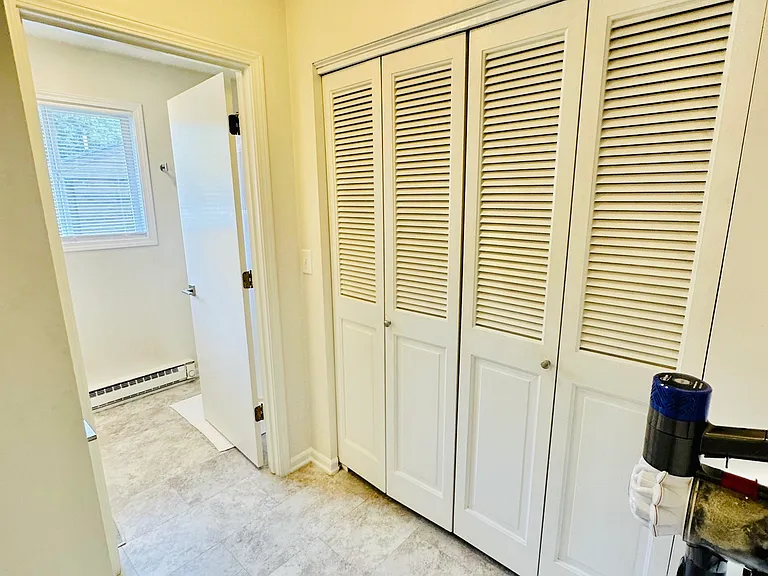 1023 S Western Ave — Photo 11