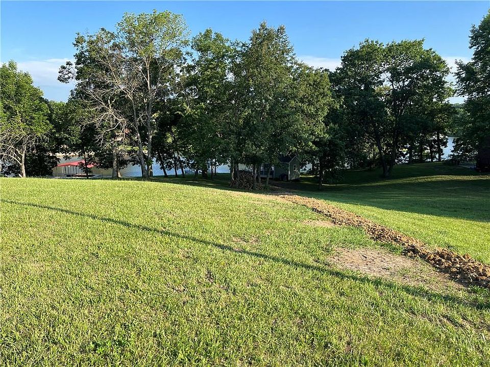 2nd image of 712 Lake Viking Ter