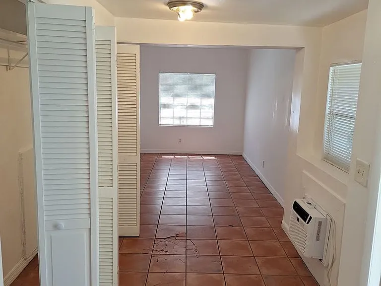 715 NW 116th Ter — Photo 5
