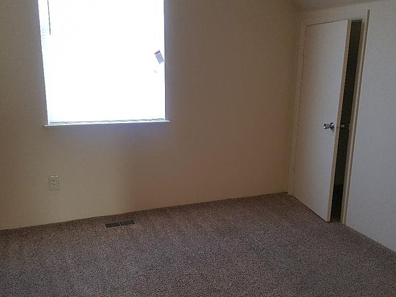 4th image of 521 Belmont Ave