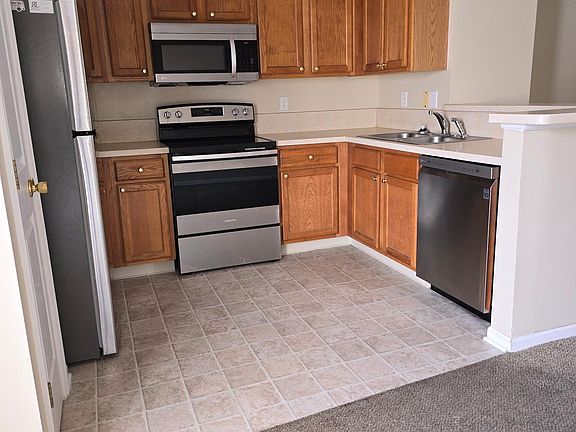 3rd image of 1028 Hartford Village Blvd #B