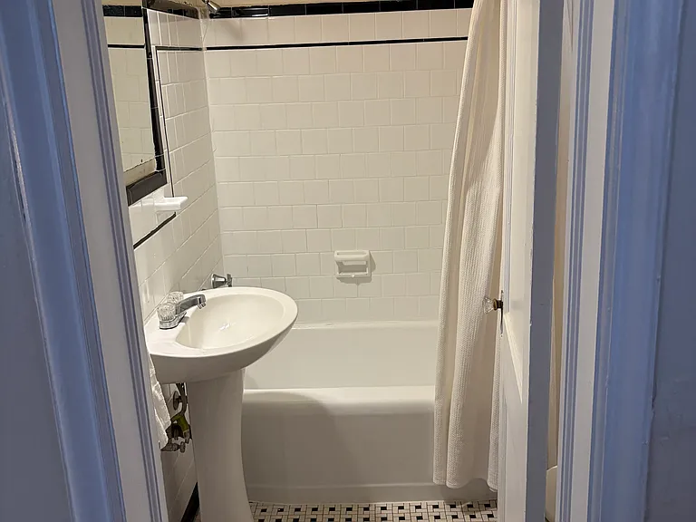 3427 W Grace St #3 — Photo 9