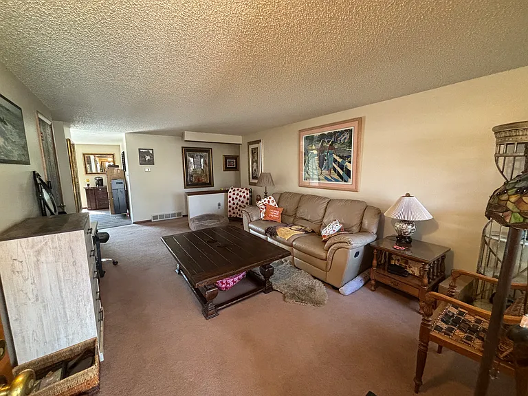 3717 Butternut Ave — Photo 2