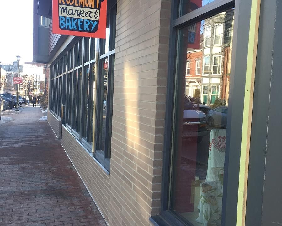 2nd image of 124 Winter St