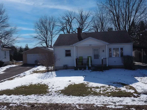122 W Harrison St, Cissna Park, IL 60924