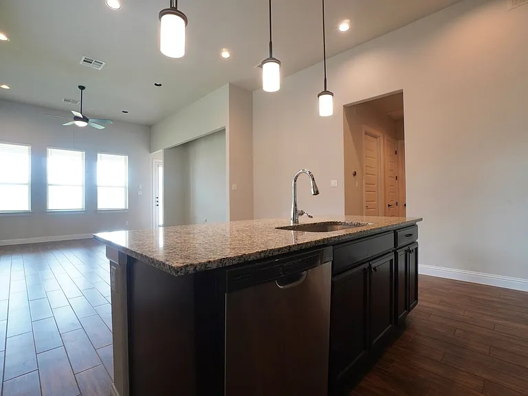 6650 Verona Pl — Photo 13
