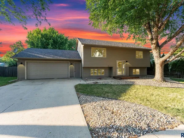 104 W Birchwood Dr, Brandon, SD 57005