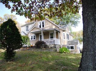 10 Veschi Ln N, Mahopac, NY 10541