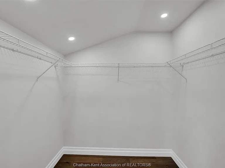 864 Park Ave W — Photo 27