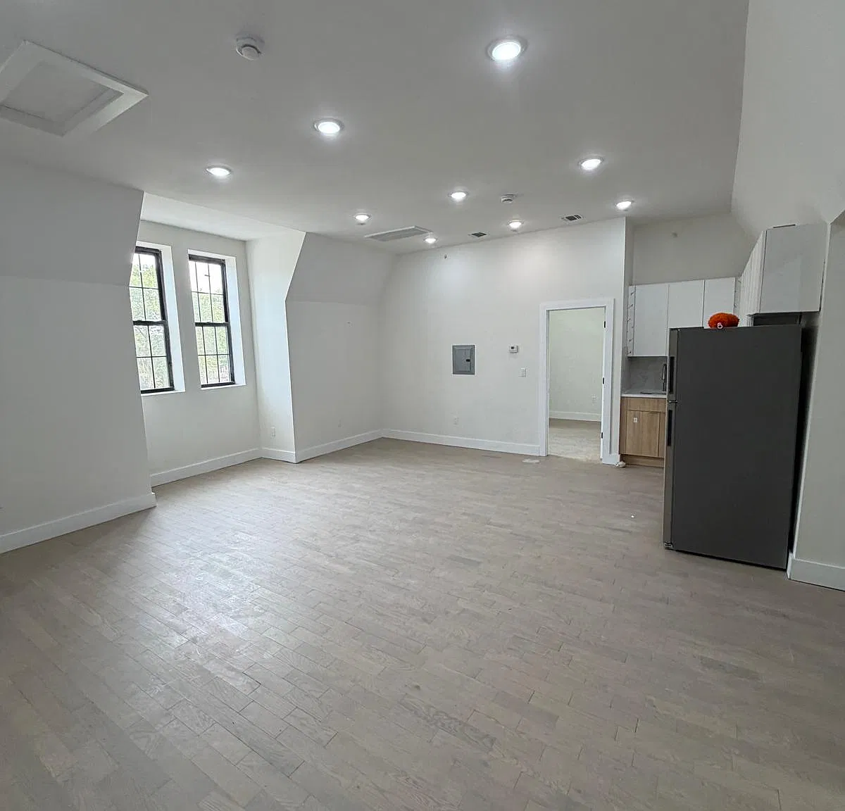 2 bed, $2,450 — Photo 3