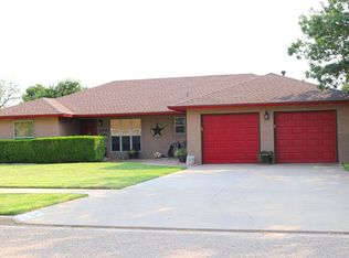 3619 Red Oak Ln, Plainview, TX 79072