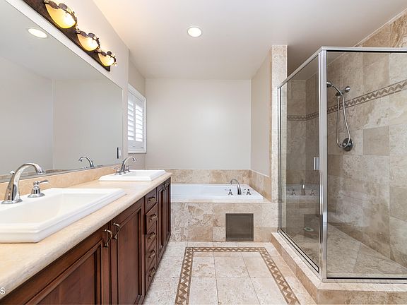 2nd image of 1828 Glendon Ave APT 101