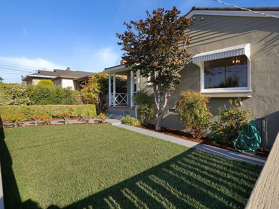 4th image of 1439 Tilia St