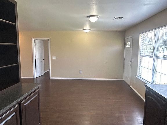 5th image of 605 W Johnson St