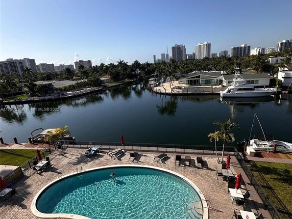 301 Golden Isles Dr APT 508