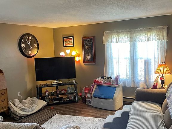 5th image of 512 Beekman Ridge Rd