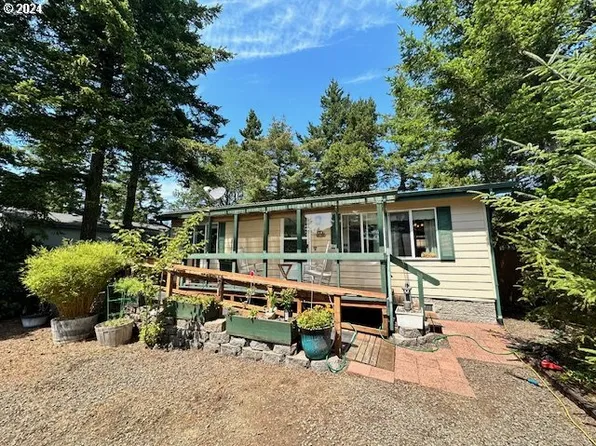 22 Sand Dollar Dr, Florence, OR 97439